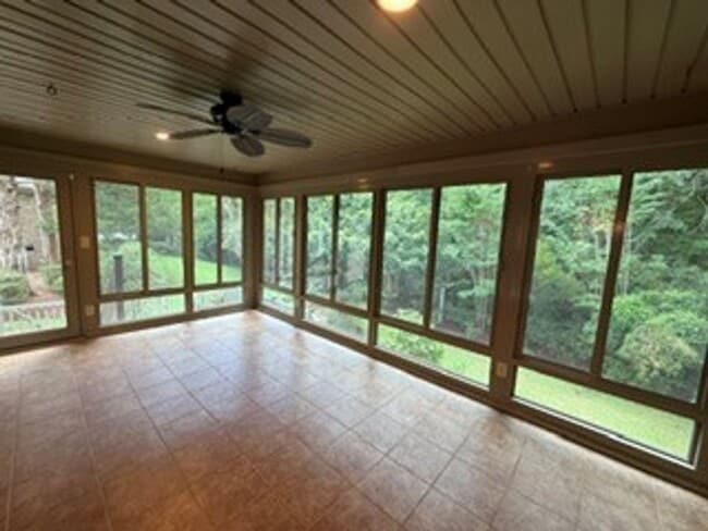 Building Photo - 1150 Groppo Cove