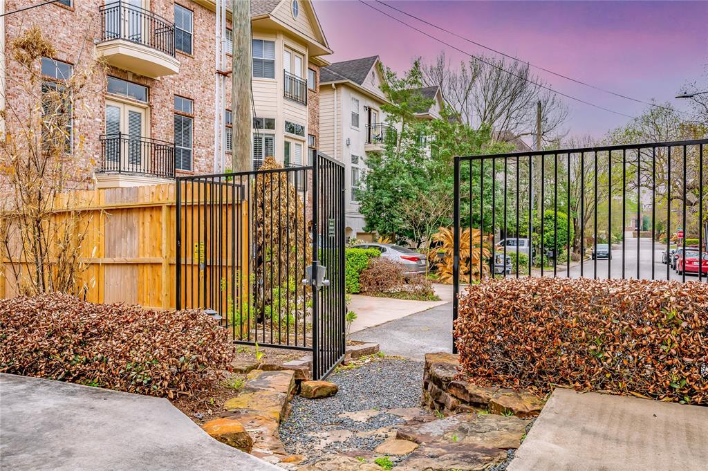 Back Pedestrian Gate Leading Out To Blossom Street. Easy Access To Get To Hike/Bike Trails & Additio - 643 Hartman St