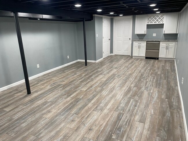 Finished basement with bar - 5065 Tubbs Rd