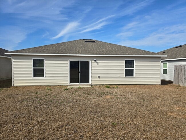 Building Photo - Charming 3-Bed/2 Bath Home