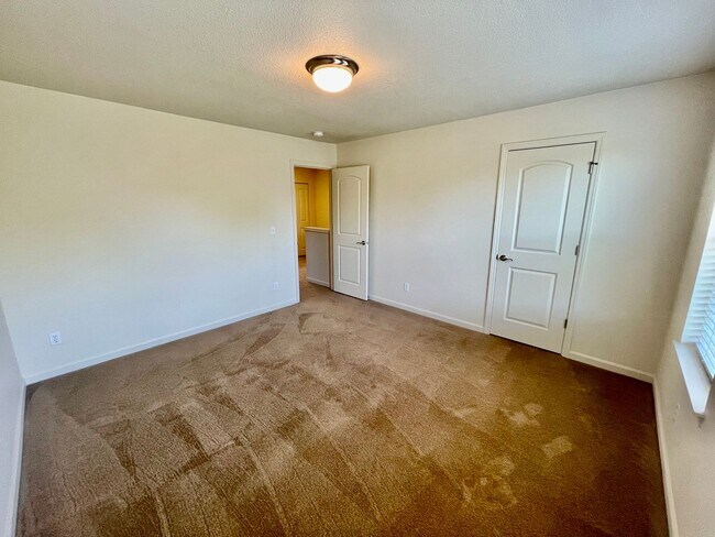 Building Photo - 12947 NW Clement Ln