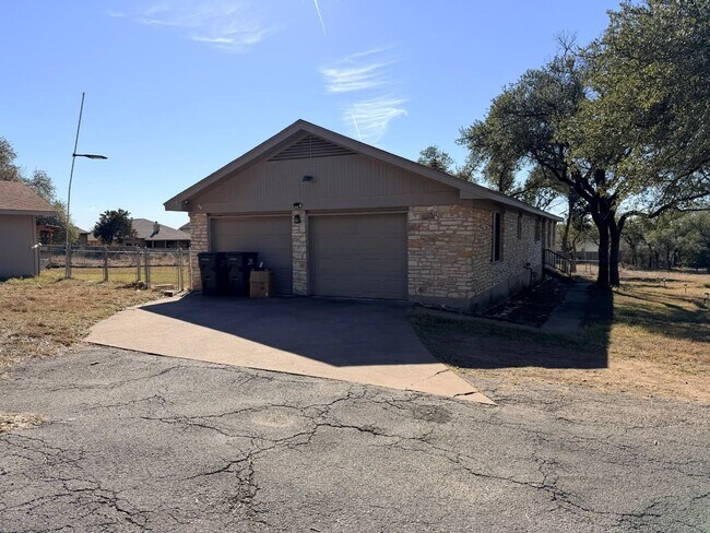 Building Photo - 2.35-acre farmhouse in the heart of Cedar Park available for rent!