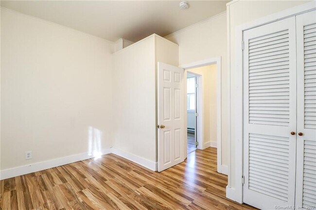 Building Photo - 24 Elm St