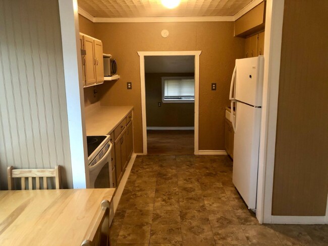 Building Photo - 100 Skyview Dr