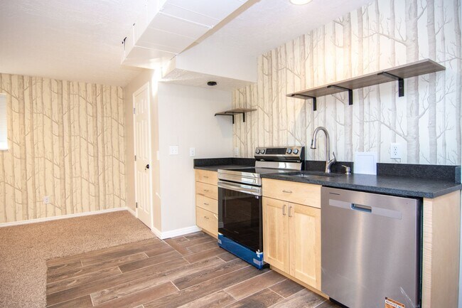 Building Photo - Ridgewood Condo 1 Bed Apartment W/ Pool & Clubhouse!