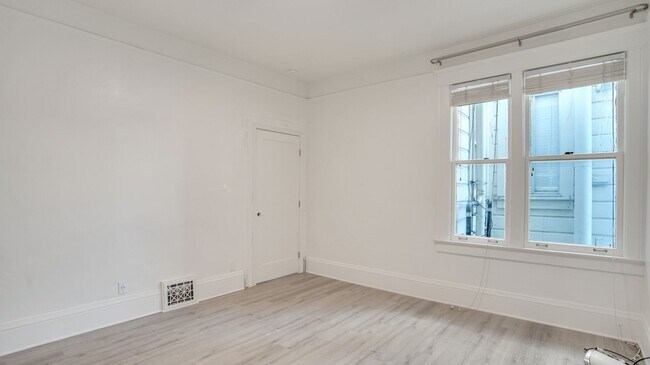 Building Photo - 2610-2612 Greenwich St
