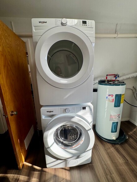 Building Photo - 910 4th Ave