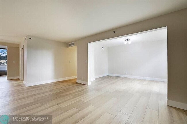 Building Photo - 7186 Promenade Dr