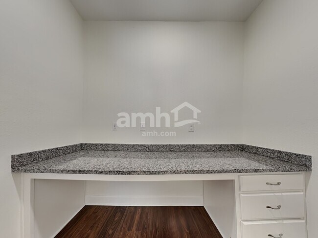 Building Photo - 5786 Hampton Creek Rd