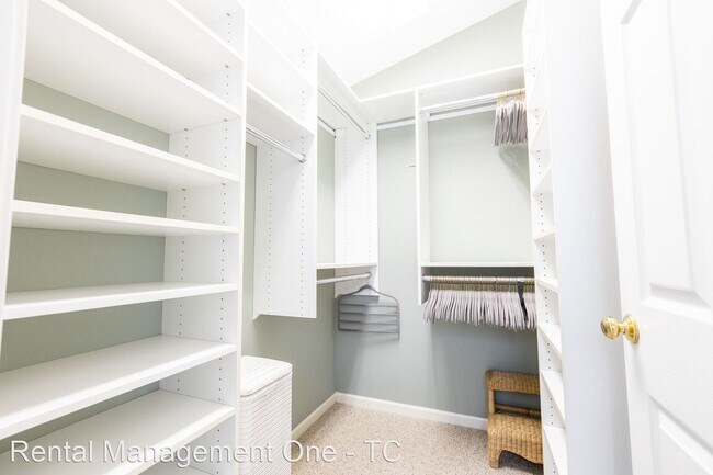 Building Photo - 2 br, 2 bath House - 6311 Ridge Drive, #23