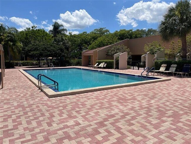 Building Photo - 6123 Coral Lake Dr