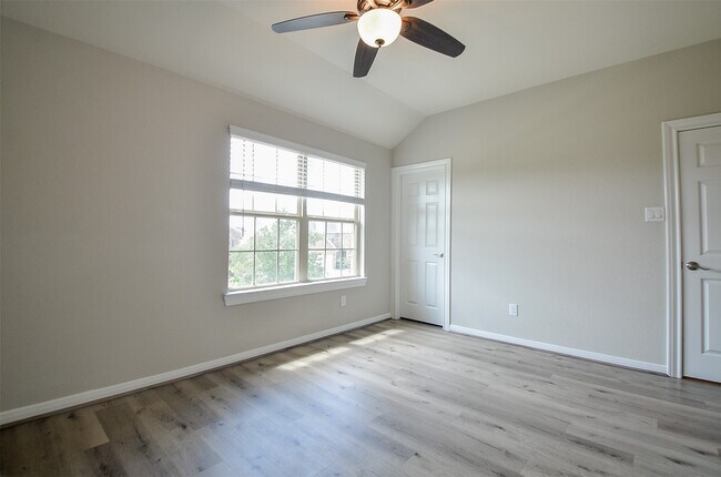 Building Photo - 24918 Meadowthorn Crest Ln