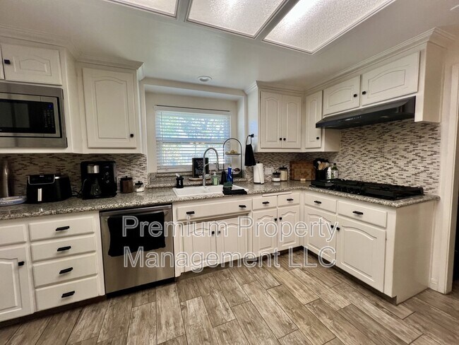 Building Photo - 517 Brightwood St