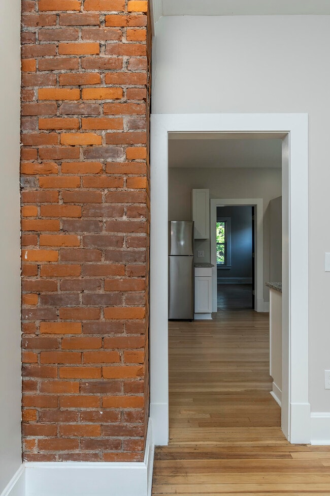 Building Photo - 161 Preston Ave