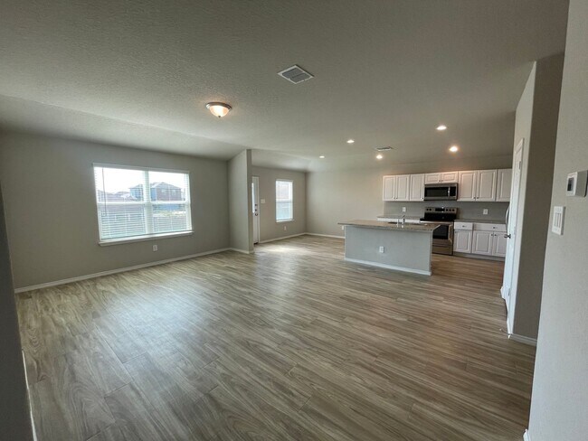Building Photo - Beautiful 4x2 Rental Home in NBTX!
