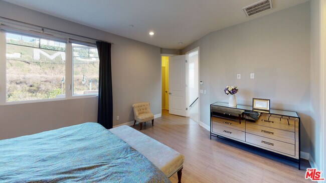 Building Photo - 12860 S Seaglass Cir
