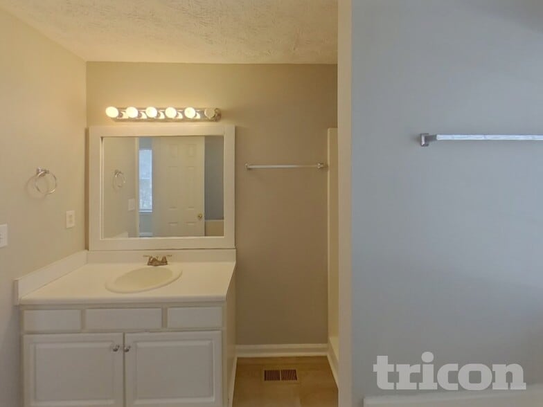 Building Photo - 165 Bridge Landing