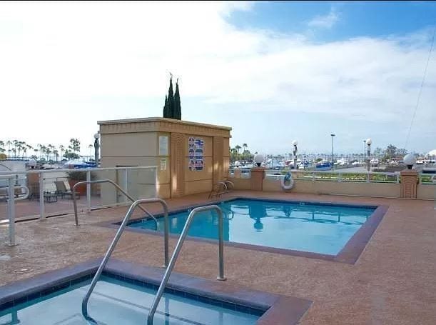 Building Photo - 488 E Ocean Blvd