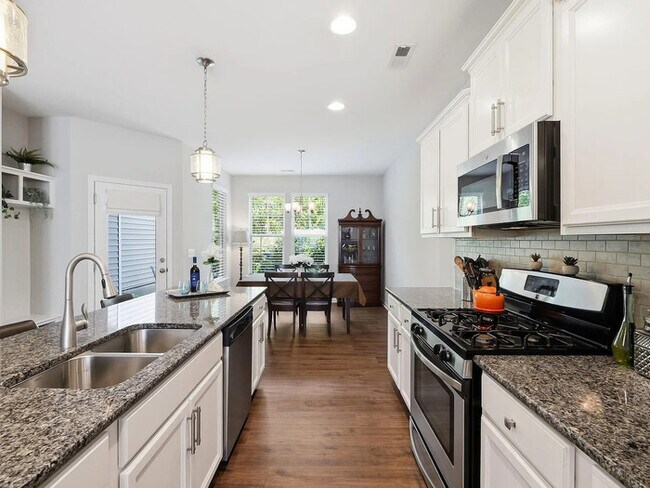 Building Photo - Lease OR Lease to Own