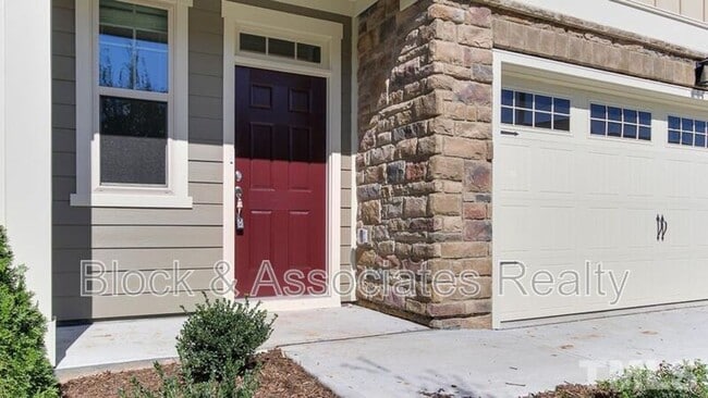 Building Photo - 213 Begen St
