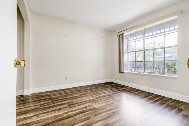 Building Photo - 313 Dirksen Dr