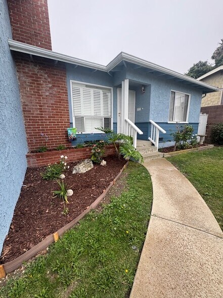 Building Photo - 1125 W Crestwood Ave