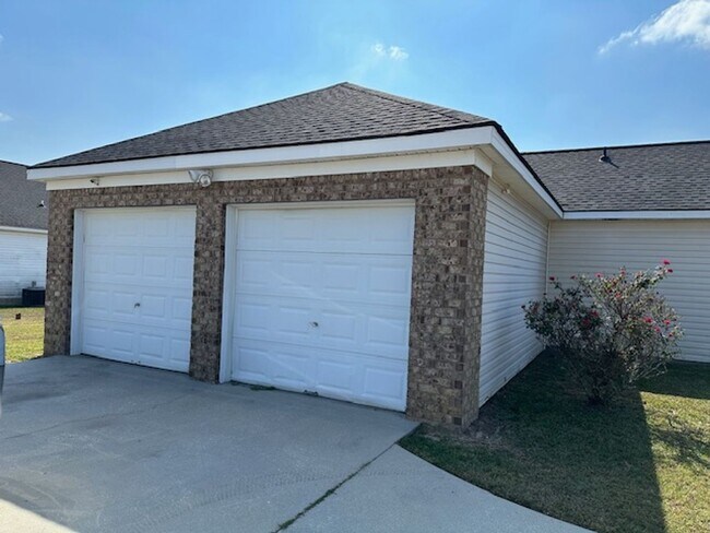 Building Photo - 4 Bedroom in Whispering Pines
