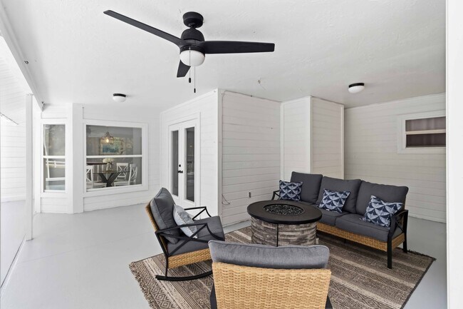 Building Photo - 7447 Hawkins Rd