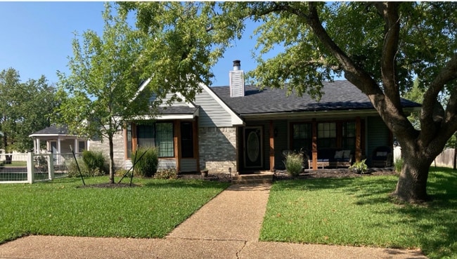 Building Photo - 1506 Oak Hollow Dr