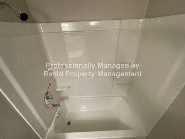 Building Photo - Charming 3 Bedroom Home!