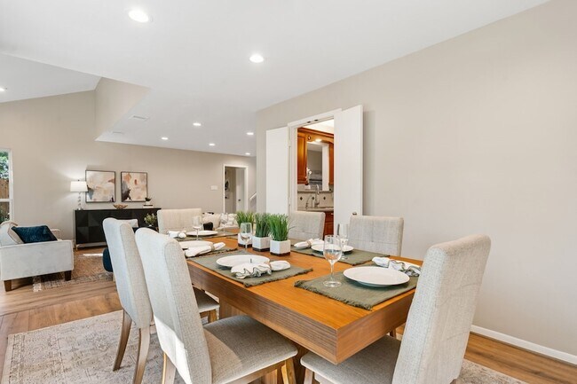 Building Photo - 1936 Foxtail Pl