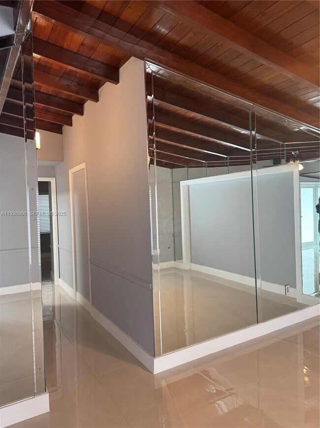 Building Photo - 881 Hialeah Dr