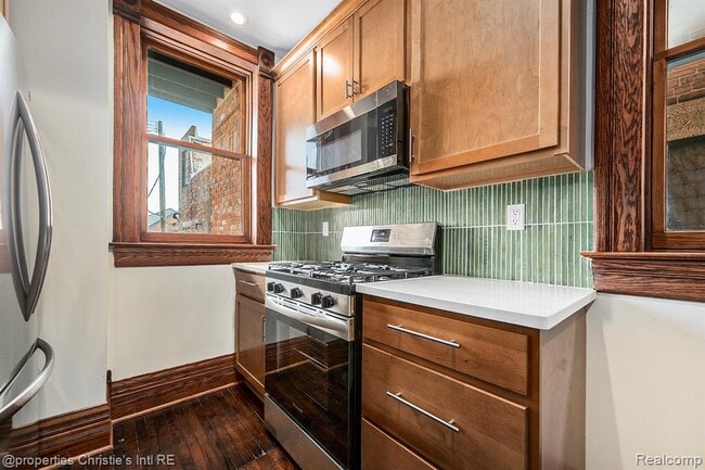 Building Photo - 701 W Canfield St