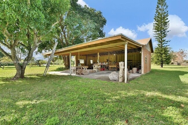 Building Photo - 5425 SW 190th Ave