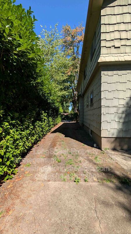 Building Photo - 622 NW 29th St