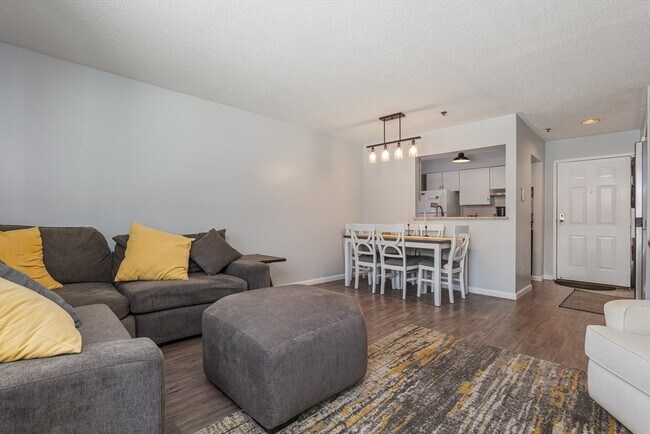 Building Photo - 109 Hunters Run Pl