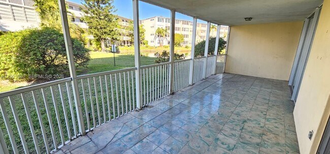 Building Photo - 1670 NE 191st St