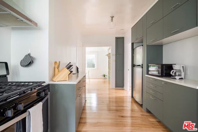 Building Photo - 716 Sunset Ave