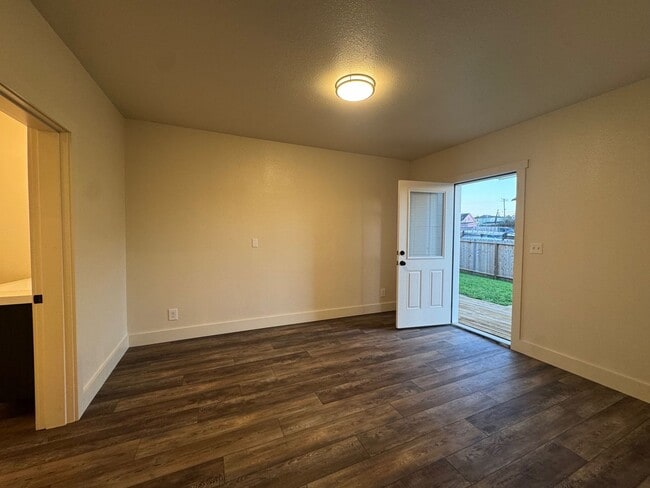 Building Photo - 1627 Pine St