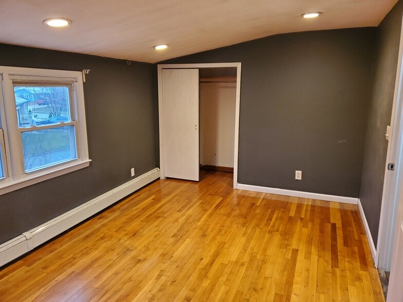 Building Photo - 239 Hilltop Dr