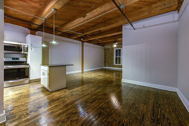 Building Photo - 711 William St