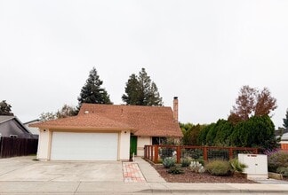 Building Photo - 950 Pembroke Way