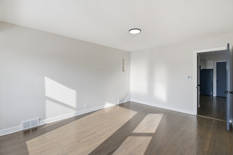 Building Photo - 6640 W Foster Ave