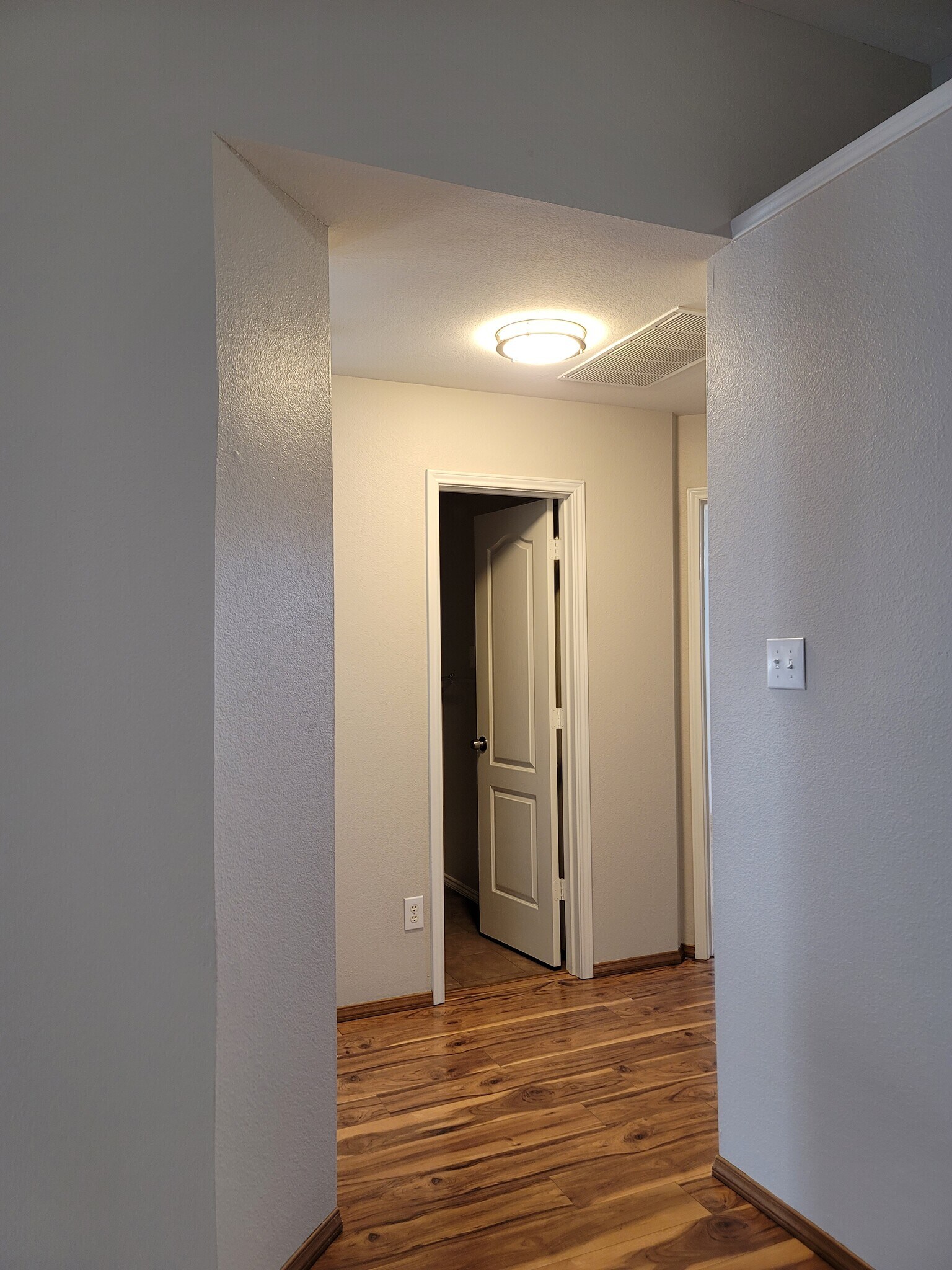 Building Photo - 703 Flagstone Way