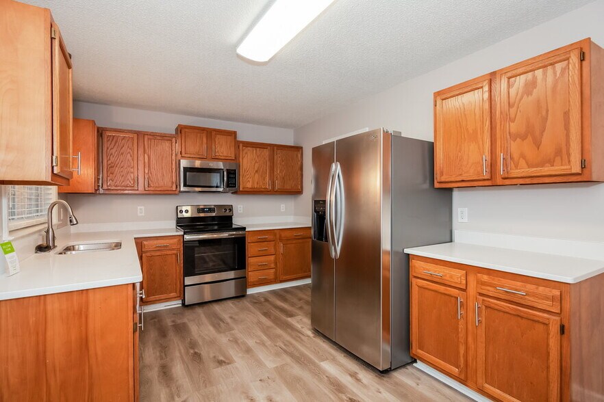 Building Photo - 818 Highlander Ct