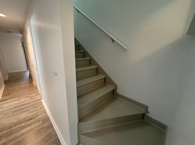 Building Photo - 229 St Luke Ct