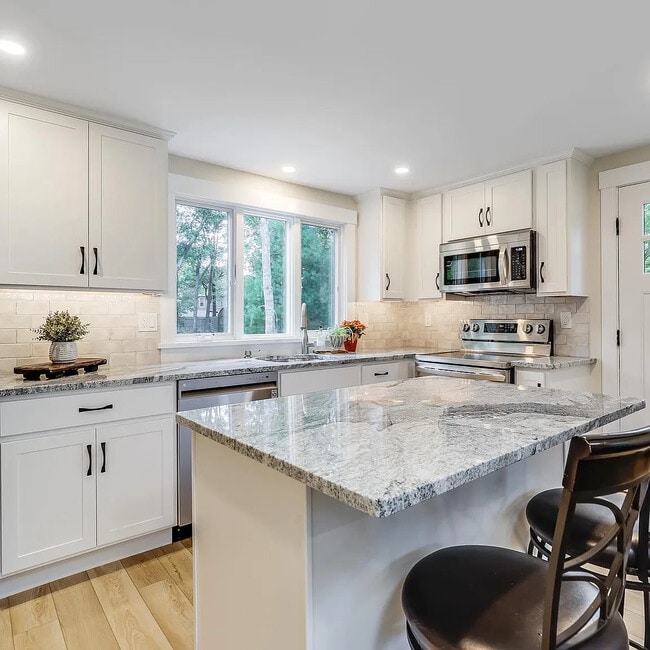 Building Photo - 126 Twin Hill Rd