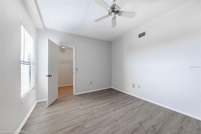 Building Photo - 1750 Jamaica Way