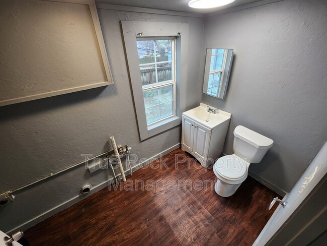 Building Photo - 400 W 17th St