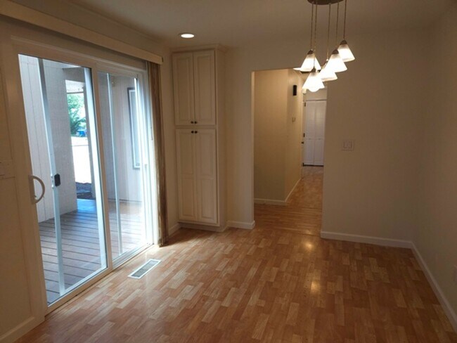 Building Photo - 3Bd/2Ba Single Story Home-Available soon!